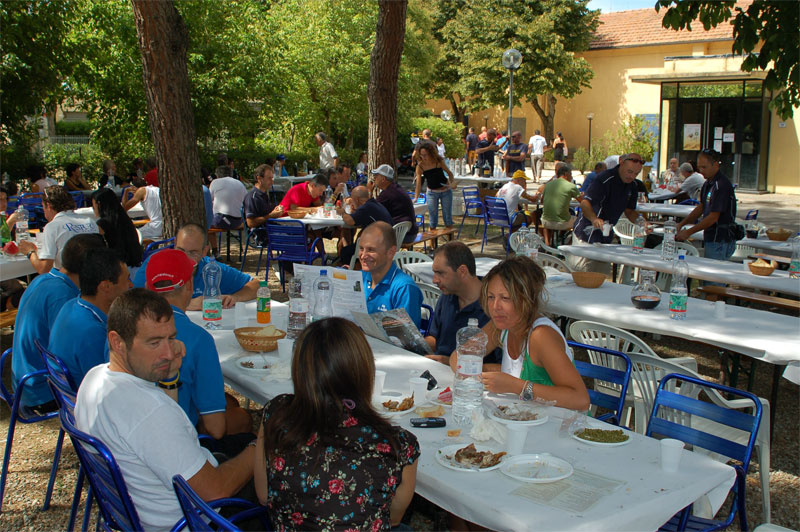 gal/2006/07 - Fondo della Valdarbia II serie/3 - Su e giu per le crete e  l arrivo/DSC_0094-01.jpg